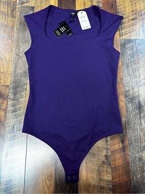 Express Purple Body Contour Compression bodysuit, cap sleeve, scoop neck, Sz M
